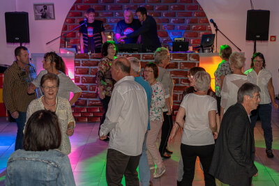 Kult-Party im Neuberinhaus wiederbelebt - Rund 80 Besucher feierten zu legendären Oldies aus den 60er und 70er Jahren.