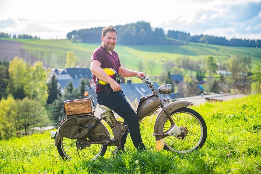 Kultige Zweiräder und Benzingespräche: Auerbach lädt zum Ostkradtreffen - Dustin Richter ist einer der Organisatoren des Ostkradtreffens am 25. Mai in Auerbach. Der Eintritt ist frei.