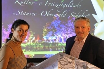 Ina Klemm und Dirk Grünig stellen ihr Stausee-Projekt vor.