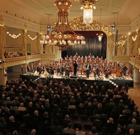 Die Clara-Schumann-Philharmoniker Plauen-Zwickau bei einem Konzert in der "Neuen Welt" in Zwickau. 