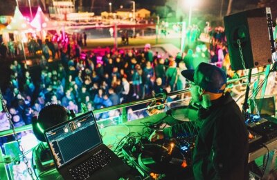 Kultur-Sommer in Limbach-Oberfrohna - Im Sommer 2018 heizte DJ Dirk Duske im Sonnenbad Rußdorf die Stimmung an. In diesem Jahr soll auch wieder Disco sein. 