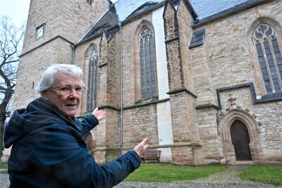 Kulturdenkmal: Wie die Stiftskirche Ebersdorf saniert wird - Irmtraud Weiß zeichnet für die Kirche für die Sanierung des Mauerwerks verantwortlich.