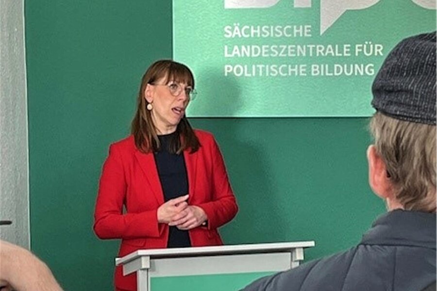 Kulturhaupstadt bringt Chemnitz auch politische Bildung - Sachsens Demokratie-Ministerin Katja Meier (Grüne) bei der Einweihung der Chemnitzer Außenstelle der Landeszentrale für politische Bildung am Donnerstag.