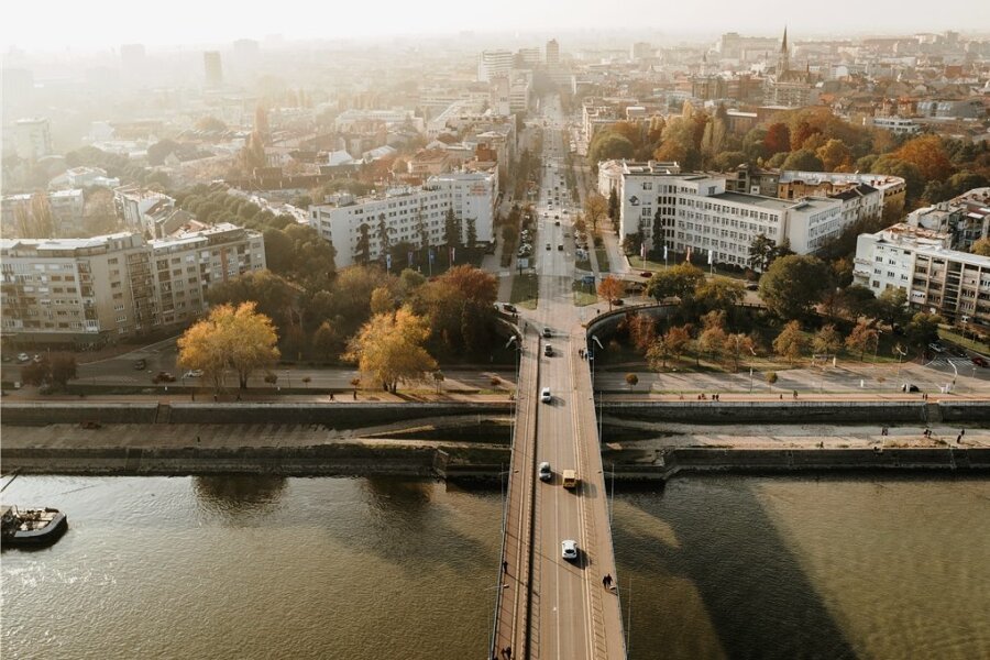 Novi Sad in Serbien liegt an der Donau und gehört zu den drei aktuellen Kulturhauptstädten Europas. Brücken zu bauen ist auch der Kern der Botschaft der serbischen Stadt. 