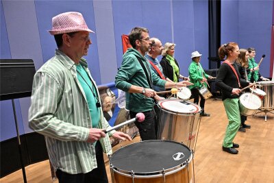 Kulturhauptstadt: Eine Hymne für das Neue Chemnitz - Die Gruppe Samba Animada stellte sich in der Musikschule vor.