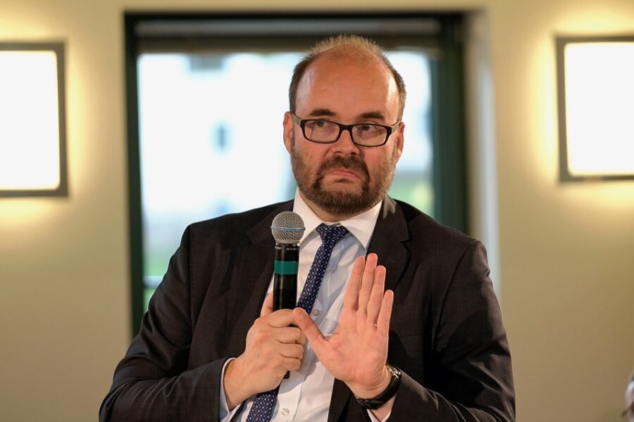 Kultusminister Piwarz im Vogtland: "Teilen Sie sich die Lehrerin doch!" - Kultusminister Christian Piwarz ging auf Abstand zu Befürwortern des Freilernens in Sachsen.