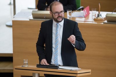 Kultusminister: Sachsens Lehrer werden "ordentlich und angemessen" bezahlt - 