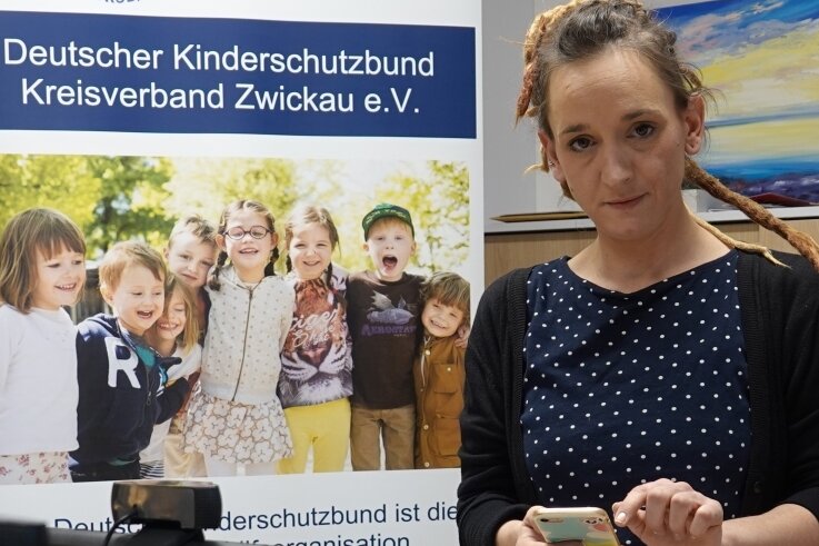 Kummer-E-Mail bleibt nicht ohne Antwort - Ellen Geißler ist seit 2019 beim Zwickauer Kinderschutzbund ehrenamtlich tätig. Seit dem Herbst 2021 führt sie auch Onlineberatungen durch. 