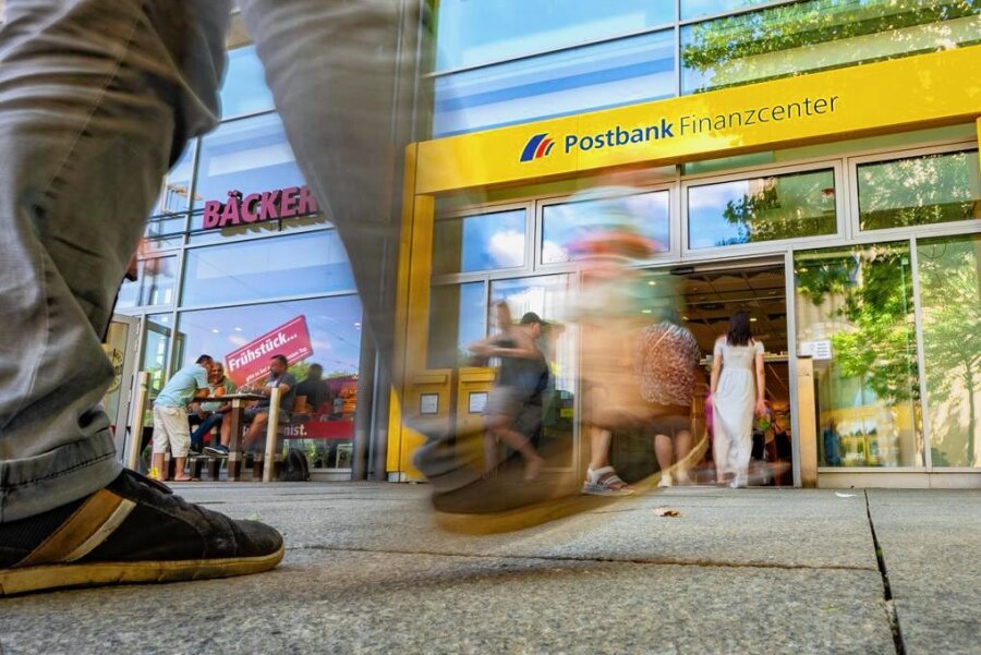 Kundenärger bei der Postbank - Geldinstitut im Visier der Bankenaufsicht - Auch der Gang zur Filiale hilft nicht immer weiter: Die Postbank verärgert derzeit viele Kunden. Die Aufsichtsbehörden sind mit der Bank in Kontakt. 