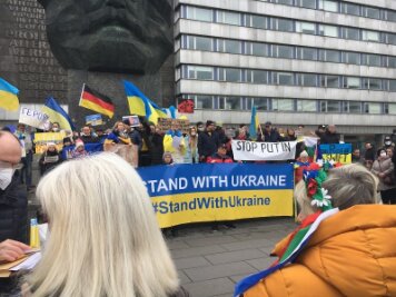 Kundgebung in Chemnitz: Tränen und eindringliche Worte gegen den Krieg in der Ukraine - 