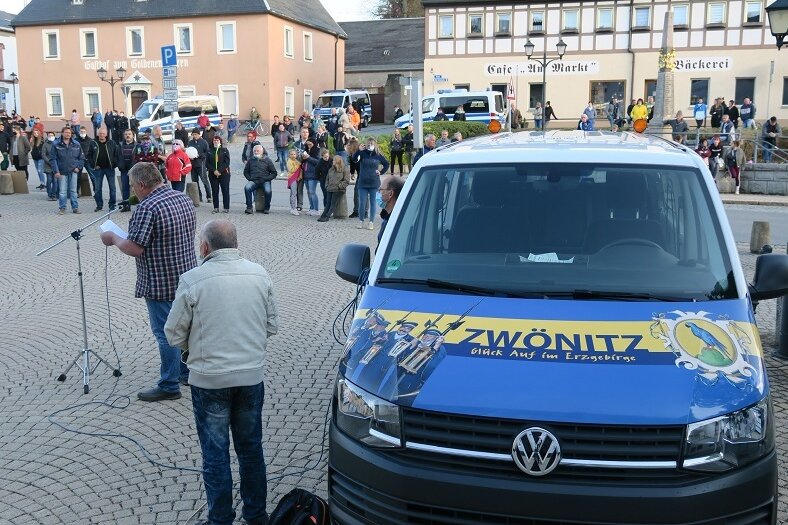 Kundgebung zu Corona-Maßnahmen: Rund 300 Teilnehmer in Zwönitz 