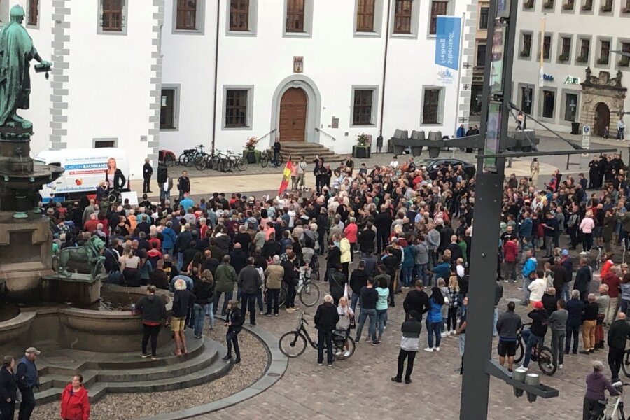 "Kundgebung zur aktuellen Situation": Hunderte demonstrieren in Freiberg - 