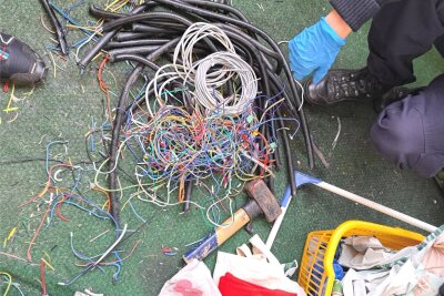 Kupferdiebstahl in Reichenbach: Polizei ermittelt zu betroffenen Baustellen - Diese Kabel wurden bei den Durchsuchungen in Reichenbach gefunden.