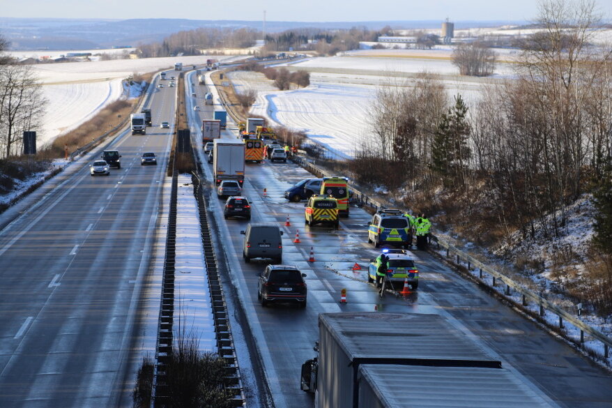 Kurz vor der Abfahrt Zwickau-Ost: Drei Unfälle mit elf Fahrzeugen auf der A 72