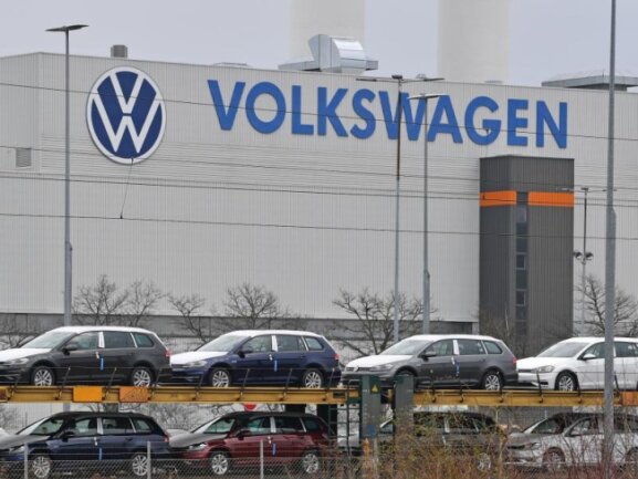Kurzarbeit endet überraschend früher: VW kann in Zwickau wieder E-Autos bauen - 