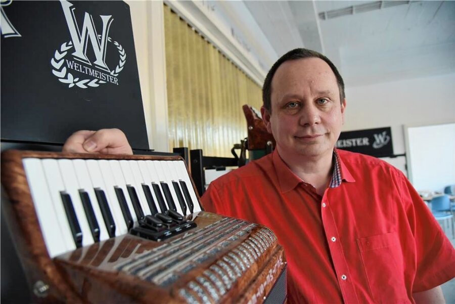 Kurzarbeit in Klingenthaler Manufaktur - Frank Meltke ist Geschäftsführer der Weltmeister Akkordeon Manufaktur in Klingenthal.