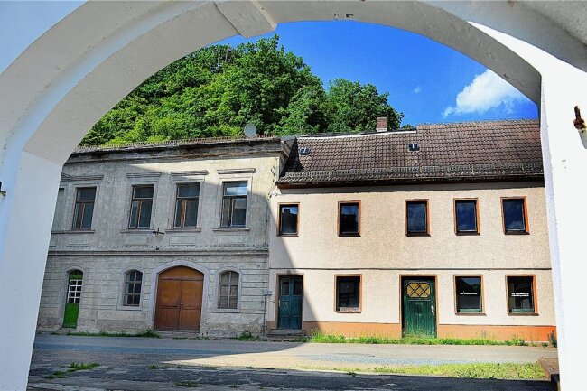 KZ-Gedenkstätte Sachsenburg: Frankenberg will Geld vom Freistaat - In diesen beiden Häusern ist in Sachsenburg die KZ-Gedenkstätte geplant. 