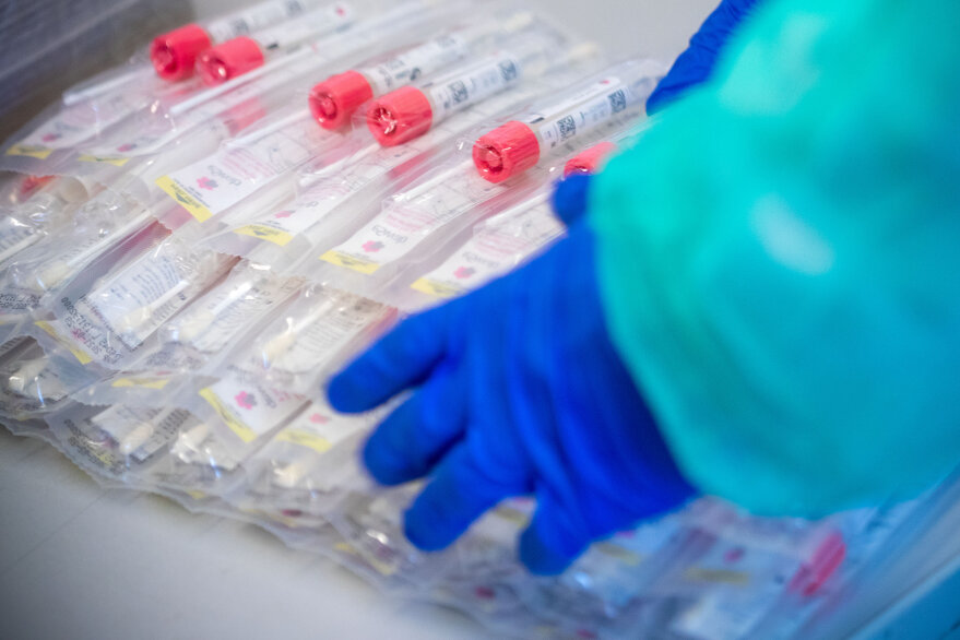 Laborpanne führt zu Corona-Ausbruch im Landeskrankenhaus Rodewisch - 