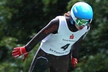 Ladies gehen über den Bakken - Lia Böhme vom SV Zschopau gehörte 2019 zum Starterfeld beim Ladies-Alpen-Cup der Skispringerinnen, der diesen Donnerstag erneut in Pöhla Station macht. 