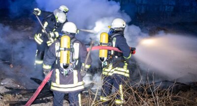 Lagerfeuer ruft Feuerwehr auf den Plan - 