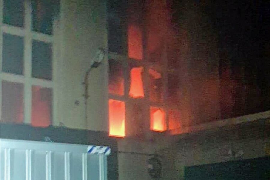 Lagerhallen-Brand in Penig: Polizei ermittelt wegen Brandstiftung - Das Brandgeschehen, wie es die Gemeindefeuerwehr Penig vorfand. 