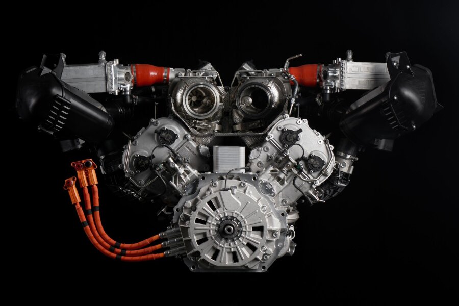 Lamborghini startet Huracán-Nachfolger mit Plug-in-V8 - Der Nachfolger des Lamborghini Huracán bekommt einen V8-Biturbo mit 800 PS, kombiniert mit drei E-Motoren und einem Pufferakku, der auch an der Steckdose geladen werden kann.