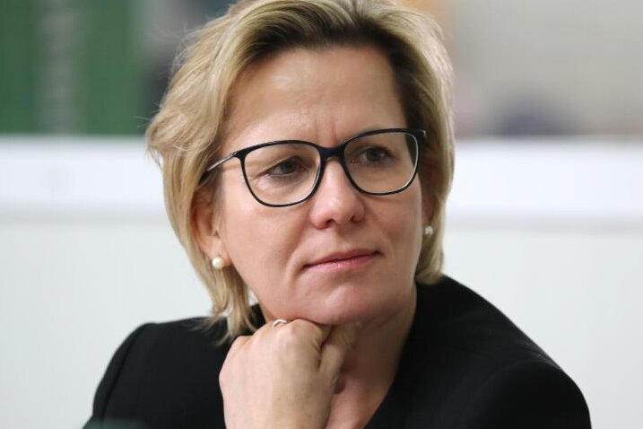 Land bezahlt ab August an jeder Oberschule einen Sozialarbeiter - Barbara Klepsch - Sozialministerin