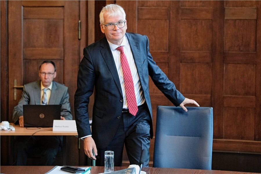 Landesetat für Sachsen: Haushälter vor heißem Herbst - HartmutVorjohann - Finanzminister