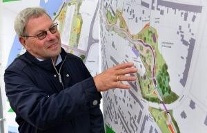 Landesgartenschau Frankenberg: Ex-Fabrikstandort wird Blumenwiese - Landesgartenschau-Chef Jochen Heinz bei einer Präsentation zur nächsten Landesgartenschau 2019 in Frankenberg.