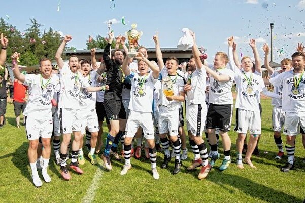 Landesklasse: "Ein Abenteuer - sportlich wie auch finanziell" - Mit einem Sieg gegen den SV Concordia Plauen krönte sich der SC Syrau nach 2019 zum zweiten Mal zum Meister der Vogtlandliga.