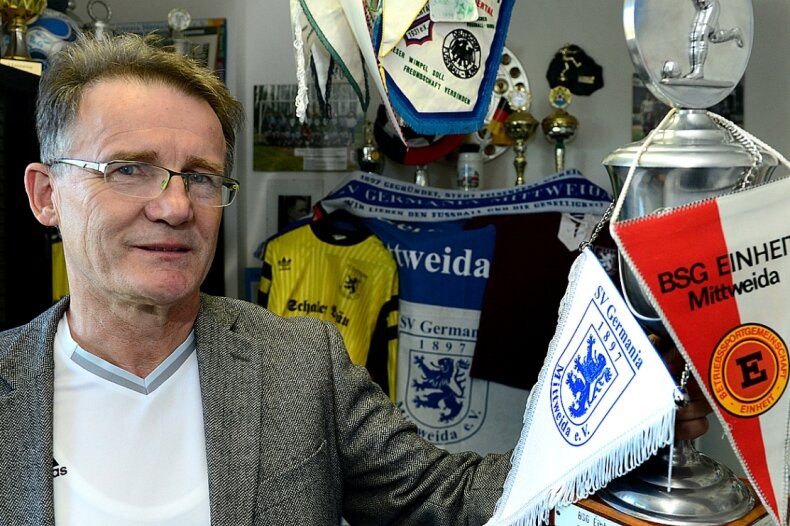 Seit 1969 ist Harald Kaehs Mitglied beim SV Germania Mittweida und seit 2003 Vorsitzender des Vereins, der in der DDR-Zeit als BSG Einheit Mittweida antrat und 1990 zum alten Namen zurückkehrte. 