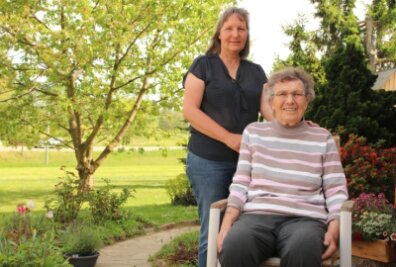 Landfrauen sorgen für intakte Kontakte im Dorf - Cornelia Hackel mit ihrer Mutter Gudrun Schwarz, der ersten Vorsitzenden der Irfersgrüner Landfrauen. 