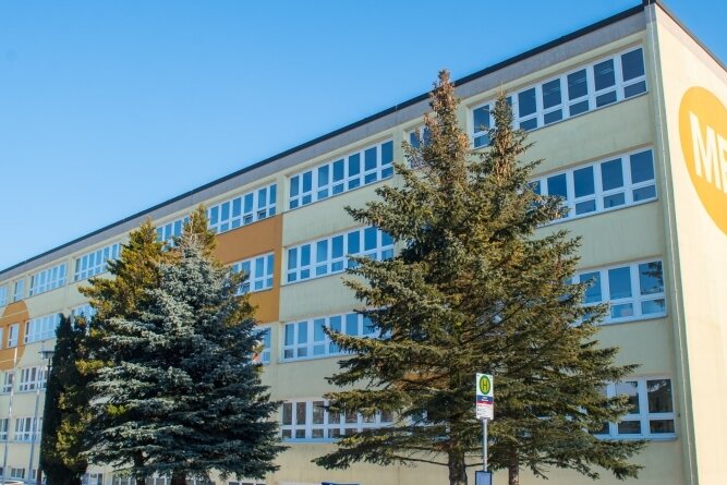 Landkreis investiert in seine Schulen - 60.000 Euro kostete die grundhafte Sanierung des Biologiekabinettes im Matthes-Enderlein-Gymnasium in Zwönitz. 