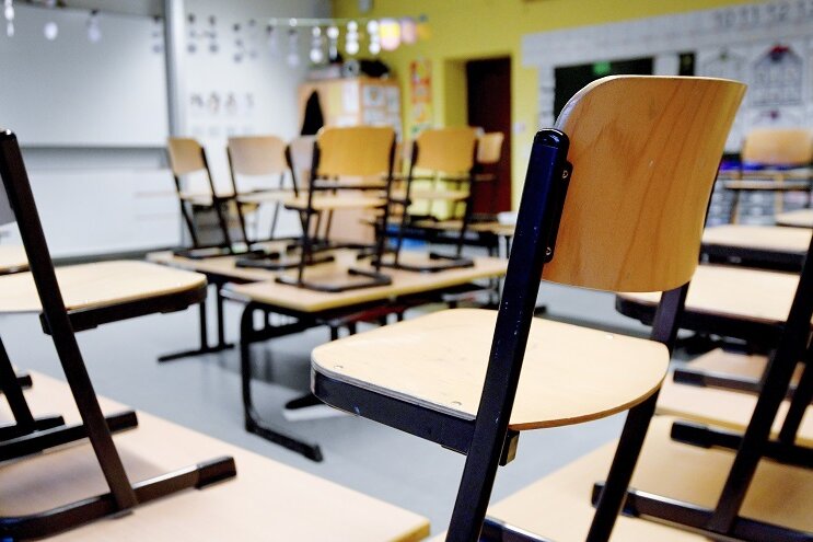Landkreis Mittelsachsen: 93 Schulen von Coronafällen betroffen - Im Landkreis Mittelsachsen sind rund 80 Prozent aller staatlichen Schulen zurzeit von Coronafällen betroffen.