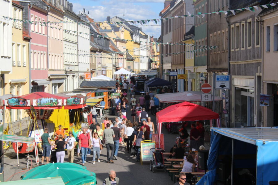 Landkreis Mittelsachsen feiert mit der Stadt Mittweida - Bei sonnigem Wetter waren im vergangenen viele Besucher beim Mittweidaer Altstadtfest unterwegs. Foto: