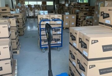 Landkreis verteilt eine Million Masken - Die Masken waren vorige Woche vom Bund auf 43 Paletten in 860 Kartons verpackt geliefert worden.