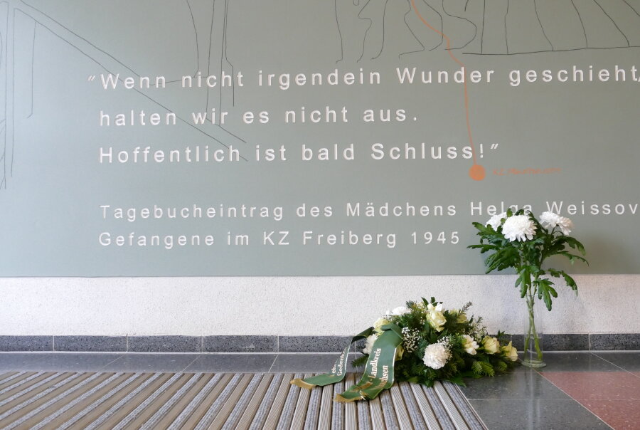 Landrat gedenkt Opfern des Nationalsozialismus - 