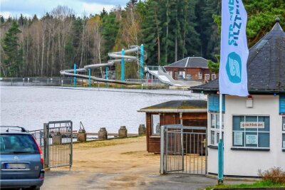 Landratsamt gibt Entwarnung zu PFAS-Last im Filzteich-Zufluss - Das Badevergnügen im Schneeberger Filzteich wird durch PFAS-Proben im Filzbach nicht zum Gesundheitsrisiko, sagt das Landratsamt. 