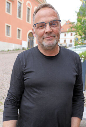 Dirk Neubauer, parteiloser Landratskandidat, auf dem Markt von Augustusburg. Er will auch als Landrat hier wohnen bleiben. 