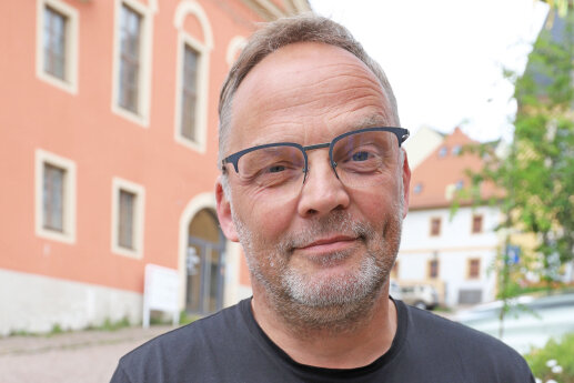Dirk Neubauer, parteiloser Landratskandidat, auf dem Markt von Augustusburg. Er will auch als Landrat hier wohnen bleiben. 