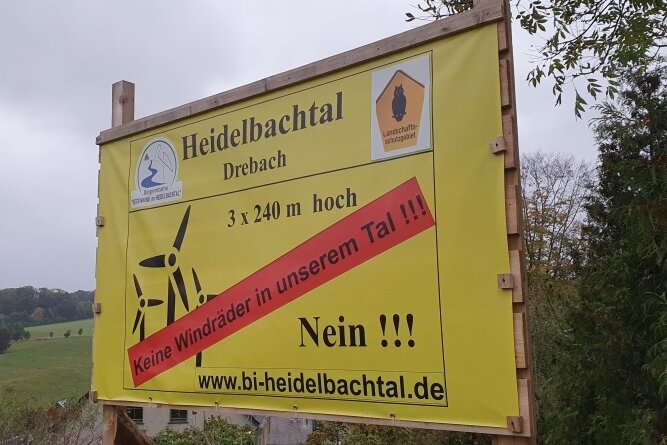 Windpark-Pläne stoßen in der Drebacher Bevölkerung auf Kritik, wie Plakate der Bürgerinitiative "Gegenwind im Heidelbachtal" zeigen. 