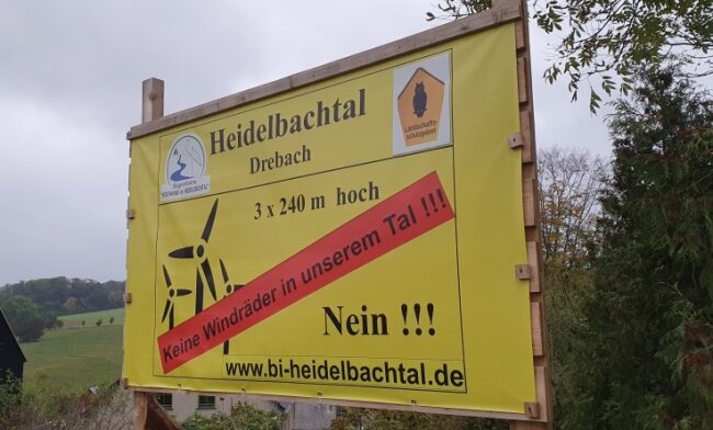 Landschaftsschutzgebiete sollen tabu sein - Windpark-Pläne stoßen in der Drebacher Bevölkerung auf Kritik, wie Plakate der Bürgerinitiative "Gegenwind im Heidelbachtal" zeigen. 