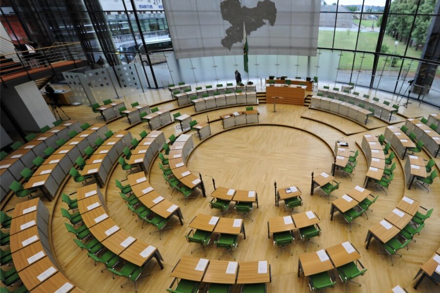 Landtagswahl 2024: Welche Mittelsachsen ihren Hut schon in den Ring werfen - Am 1. September 2024 wählen die Sachsen einen neuen Landtag (Symbolbild: Plenarsaal in Dresden). Die ersten Anwärter aus Mittelsachsen stehen fest.