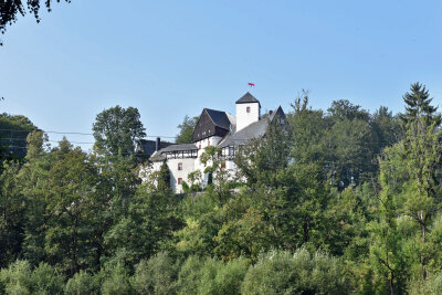 Lange Schlange vor Schloss Rauenstein - 
