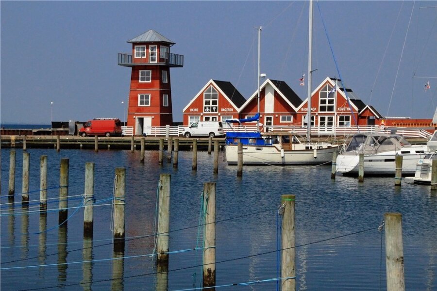 Idylle im Hafen von Bagenkop: Die Ferienhäuser sind vor allem bei Anglern sehr beliebt.