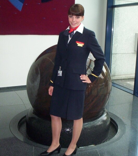 Langenauerin ist stets auf Wolke 7 - 
              <p class="artikelinhalt">Düst seit einem halben Jahr als Flugbegleiterin quer durch Europa: Alexia Neumeister aus Langenau hat viel Spaß an ihrem Beruf.</p>
            