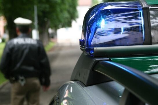 Langenbernsdorf: 34-Jähriger fährt Senior an und flüchtet - 