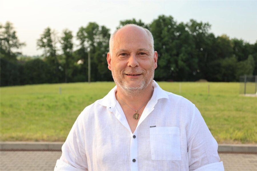 Langenbernsdorfs Bürgermeister sagt: Es gibt noch eine funktionierende Infrastruktur - Tobias Bär, der bereits seit Januar Amtsverweser war, möchte, dass das Dorf lebenswert bleibt.