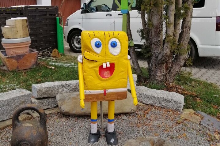 Diese Holzfigur der Nickelodeon-Serienfigur Spongebob ist aus eine Vorgarten in Kleinrückerswalde gestohlen worden.