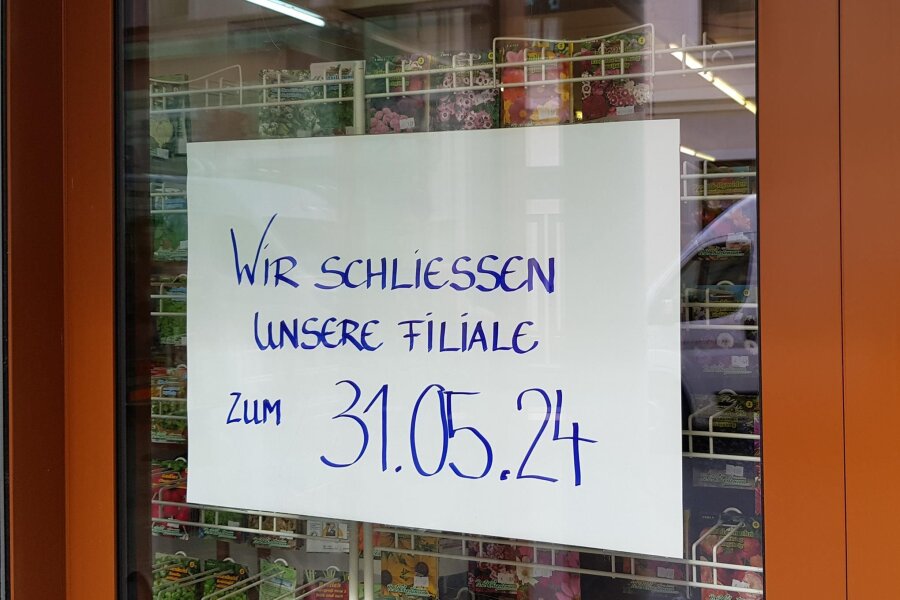 Langjährig etabliertes Geschäft in der Oelsnitzer Innenstadt schließt - Die Kunden werden über die bevorstehende Schließung an der Ladentür informiert.